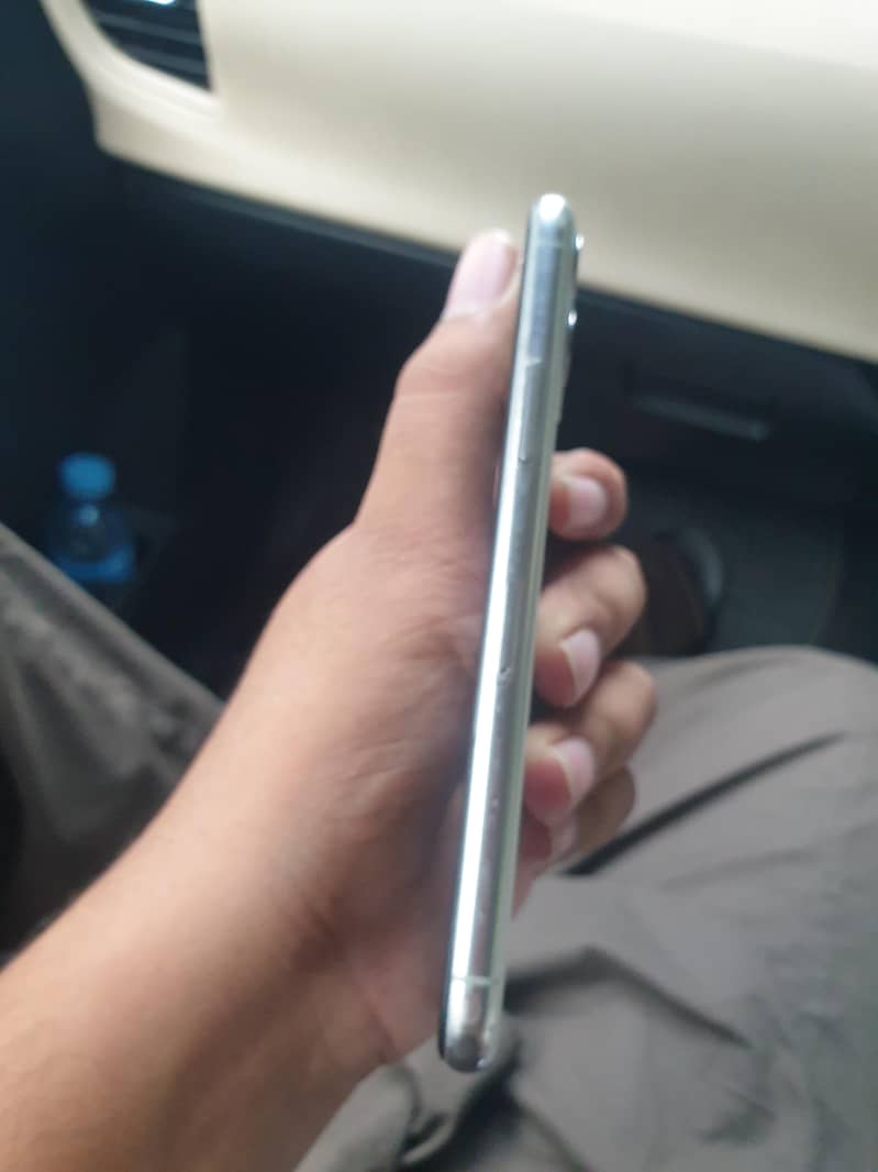 Apple iPhone 11 Pro 1