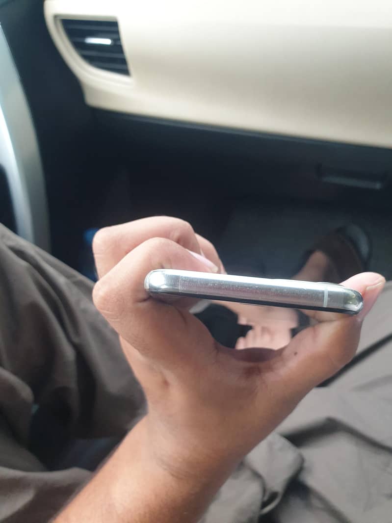 Apple iPhone 11 Pro 2