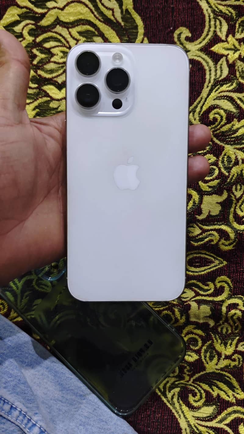 Apple iPhone 16 Pro Max 0