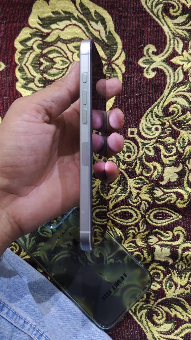 Apple iPhone 16 Pro Max 3