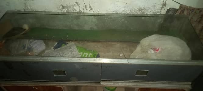 shop display counter