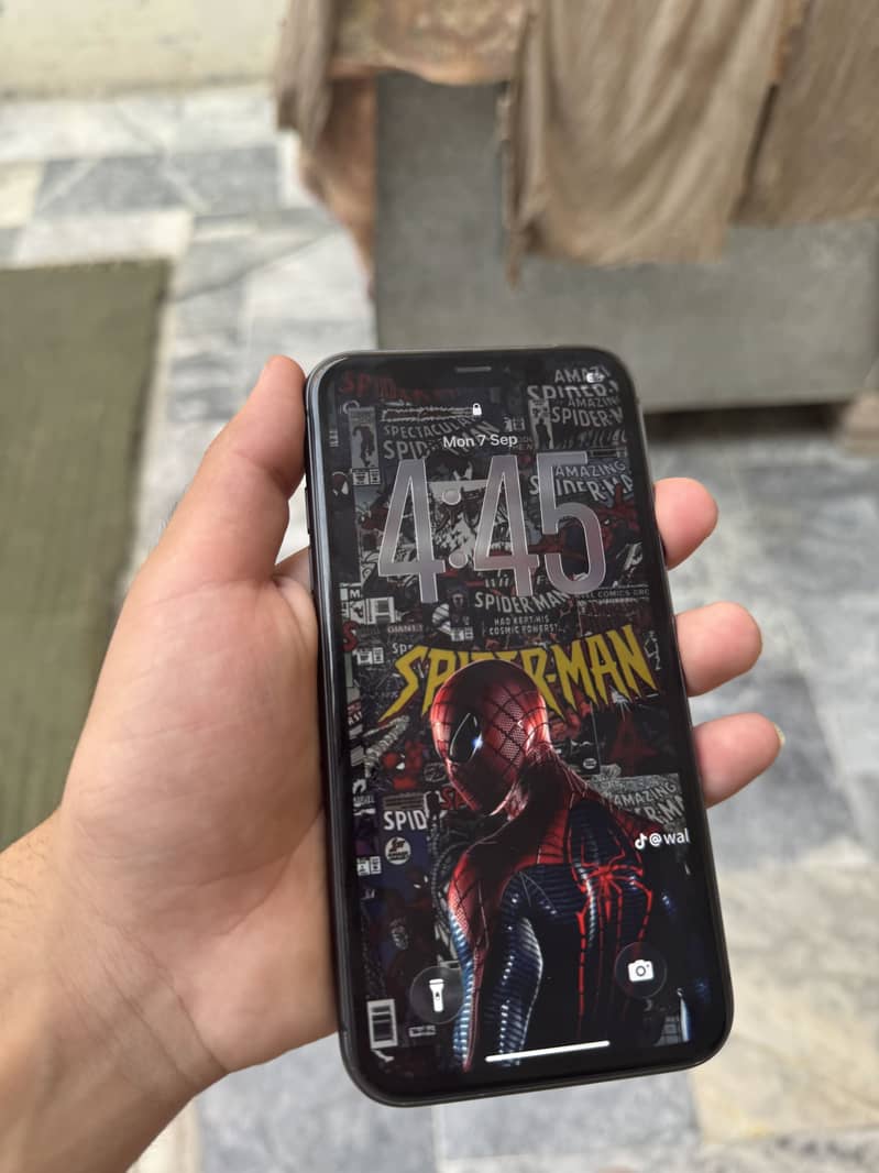Apple iPhone 11 4