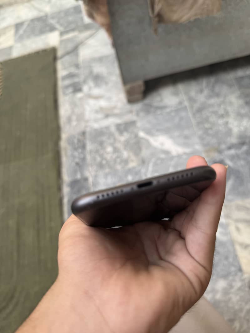 Apple iPhone 11 5