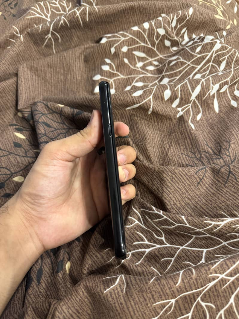 Samsung Mobile S8 Plus 3