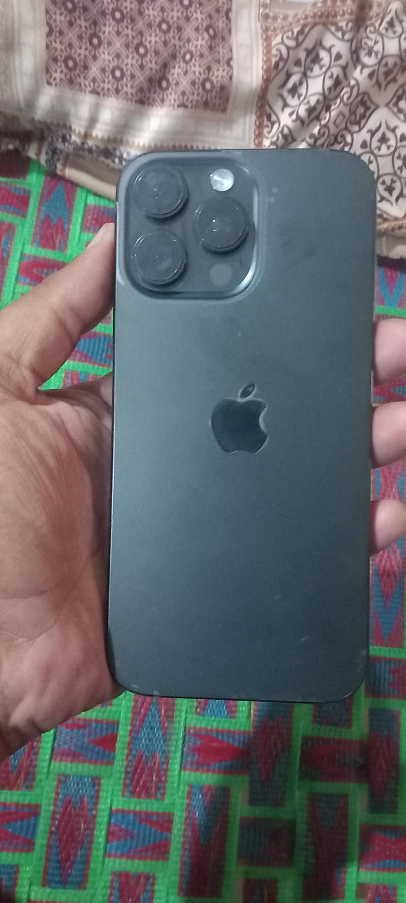 Apple iPhone 16 Pro Max 1