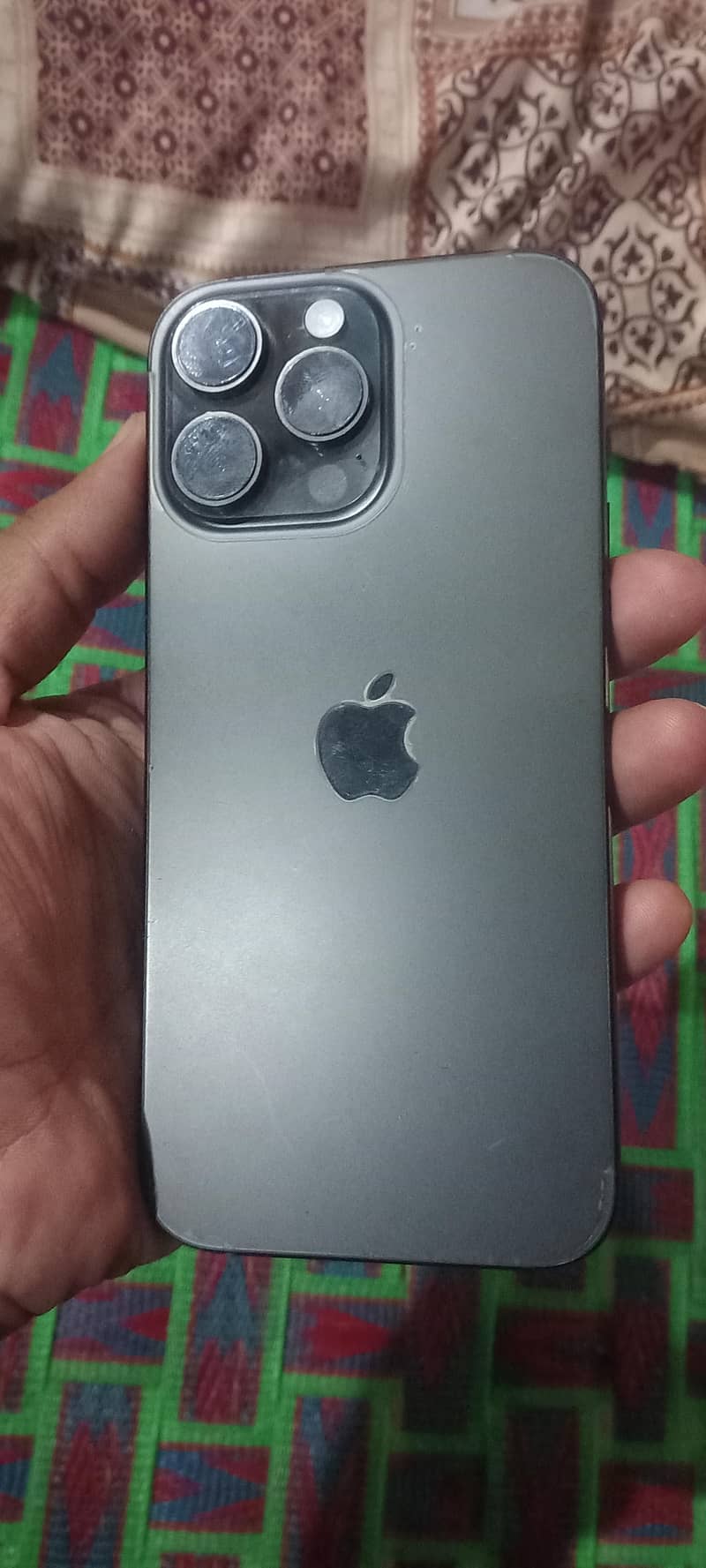Apple iPhone 16 Pro Max 4