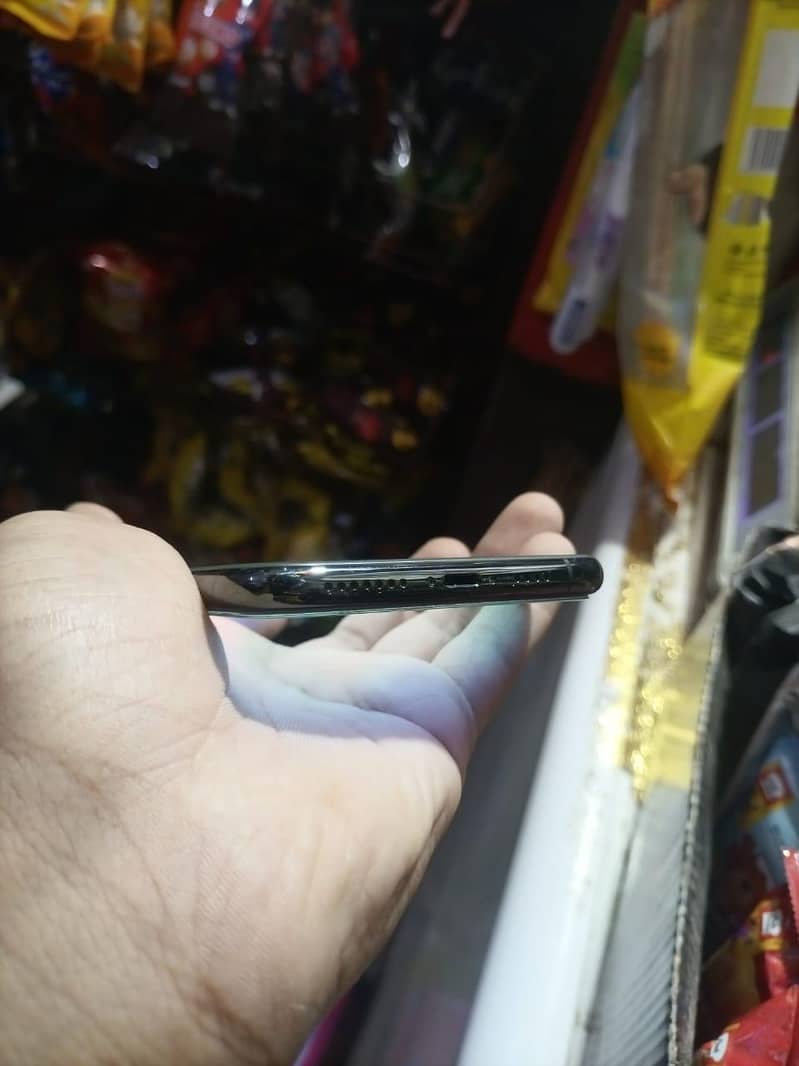 Apple iPhone 11 Pro Max 2