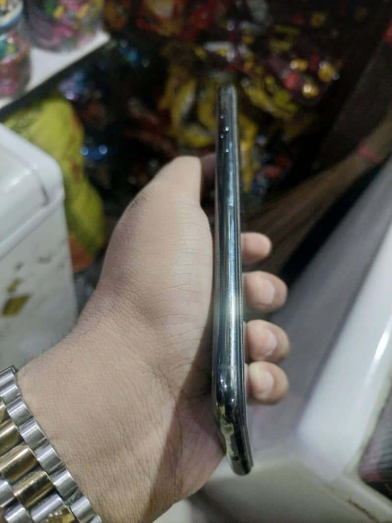 Apple iPhone 11 Pro Max 4