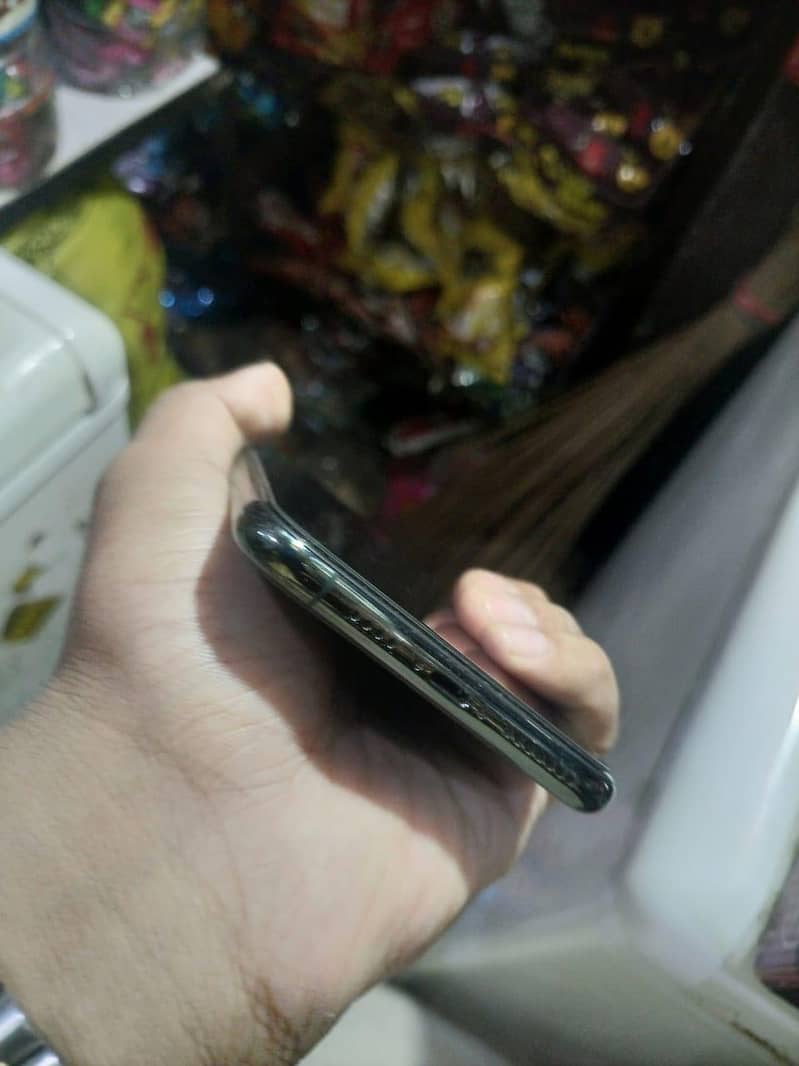 Apple iPhone 11 Pro Max 5
