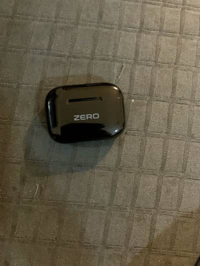 Zero aura earbuds 10/10 condition no fault. gaming and music mode.