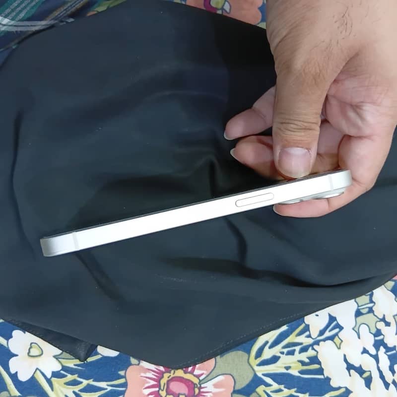 Apple iPhone 14 2