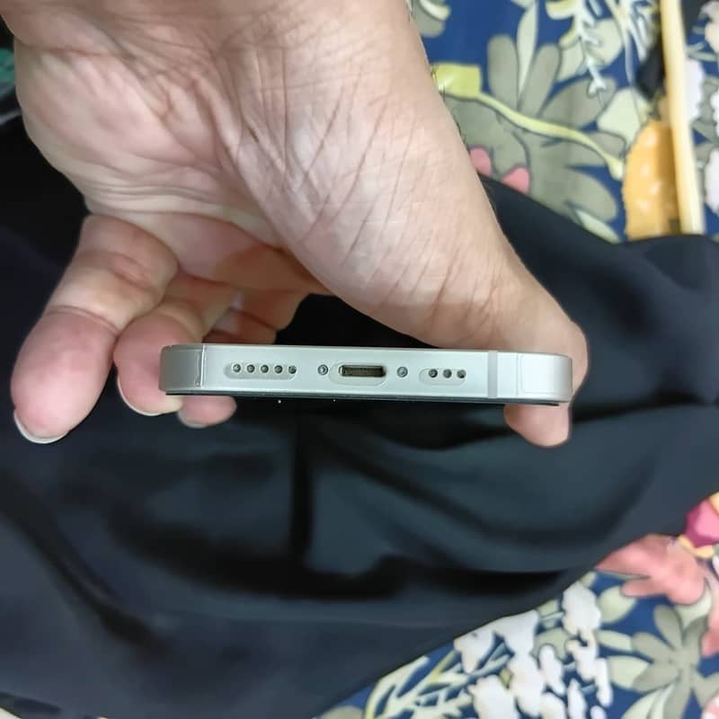 Apple iPhone 14 4