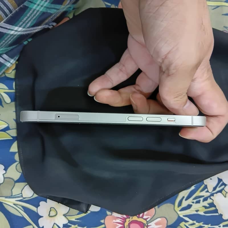 Apple iPhone 14 5
