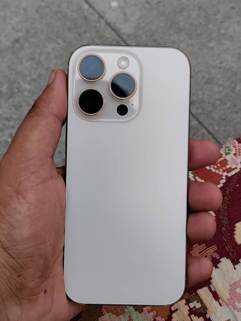 Apple iPhone 16 Pro 2