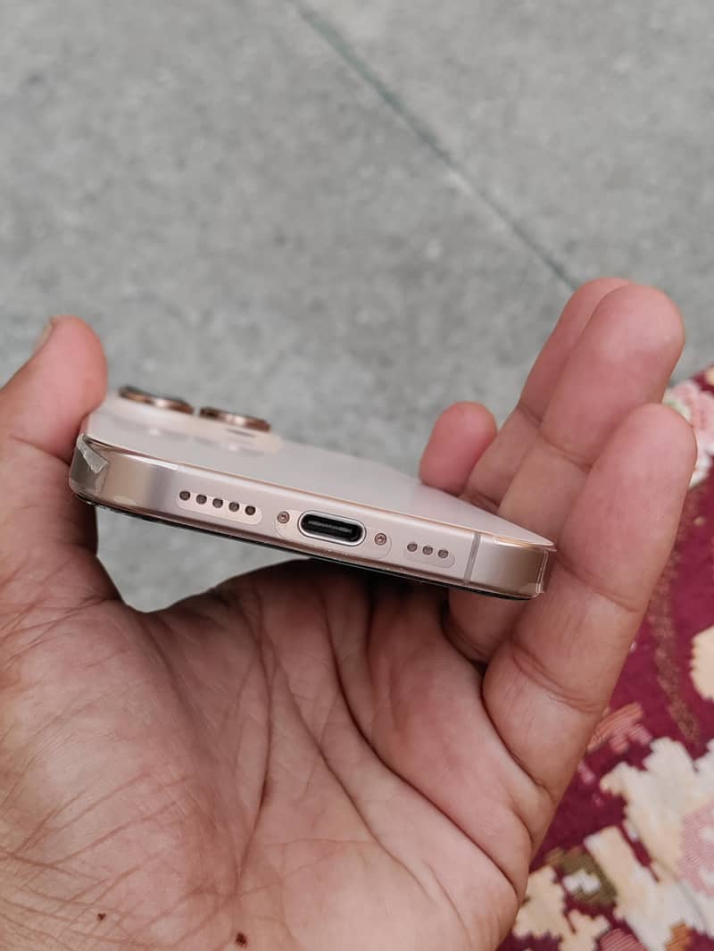 Apple iPhone 16 Pro 4