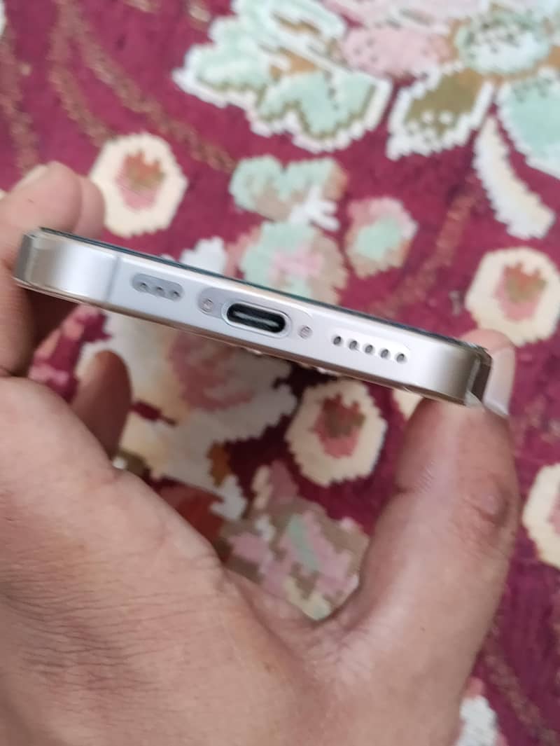 Apple iPhone 16 Pro 5