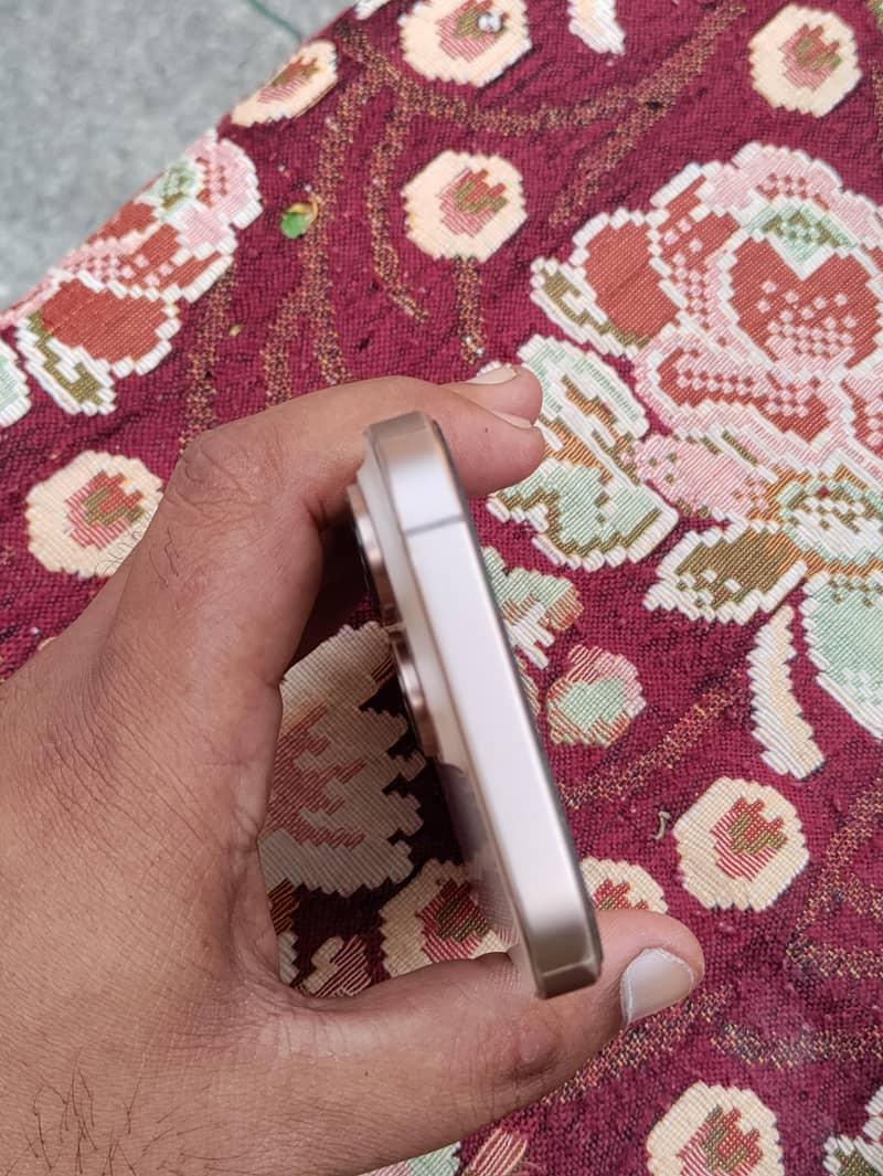 Apple iPhone 16 Pro 6