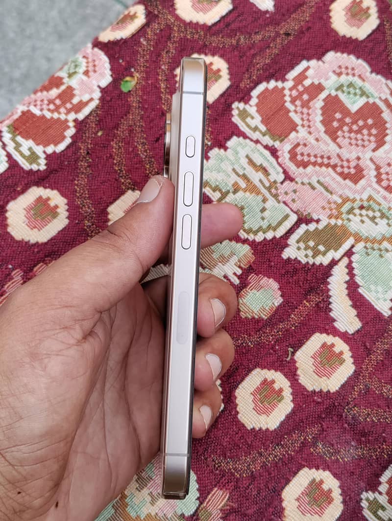 Apple iPhone 16 Pro 7
