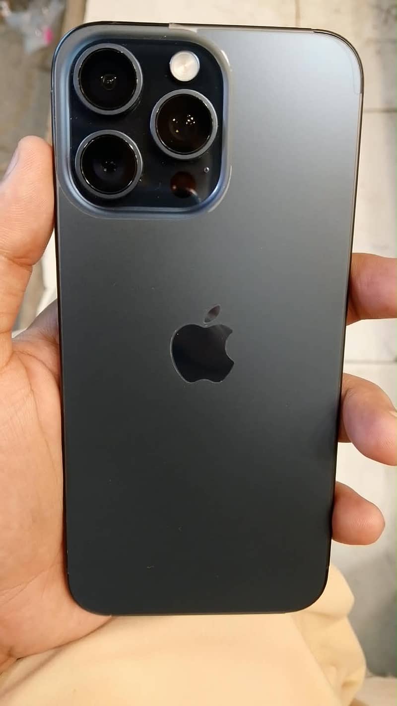 Apple iPhone 15 Pro Max 2