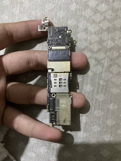 Apple iPhone 5se board