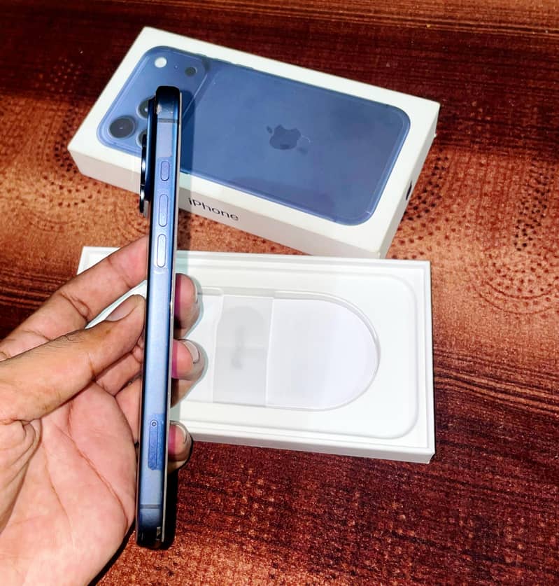 Apple iPhone 17 Pro Max 1