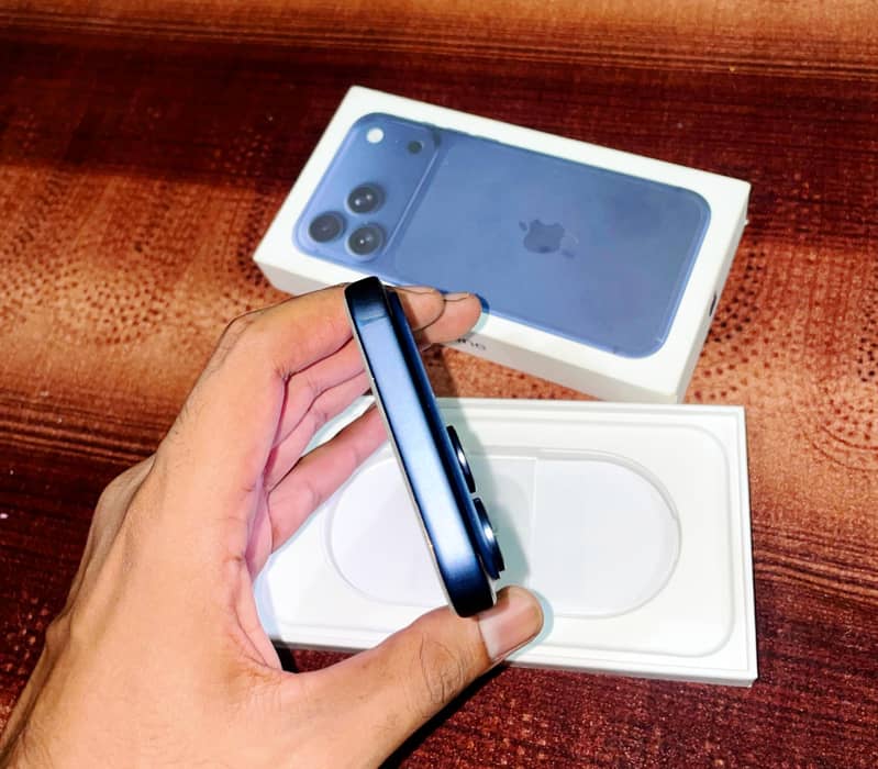 Apple iPhone 17 Pro Max 3