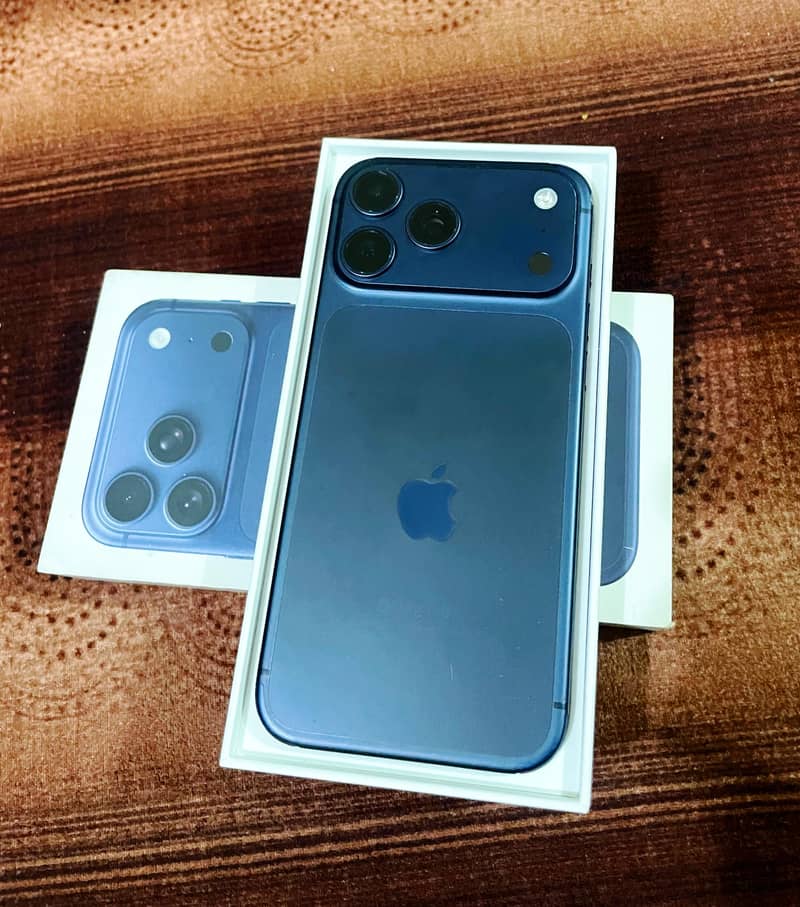 Apple iPhone 17 Pro Max 4