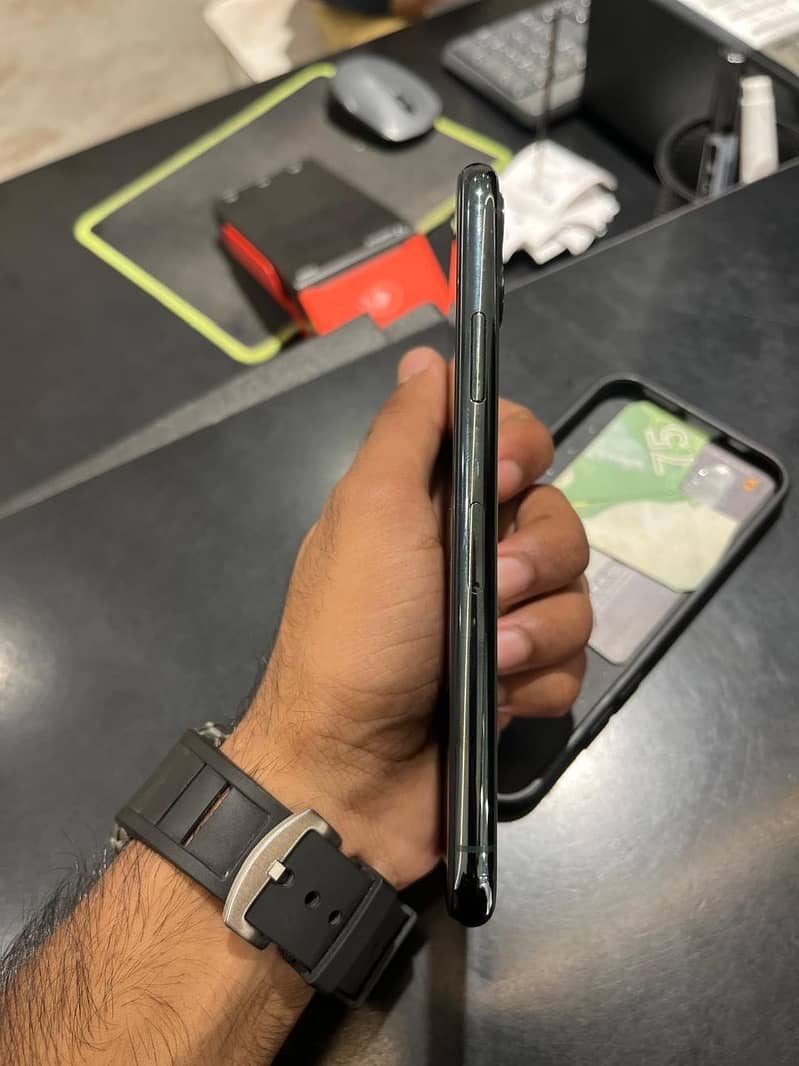 Apple iPhone 11 Pro 2
