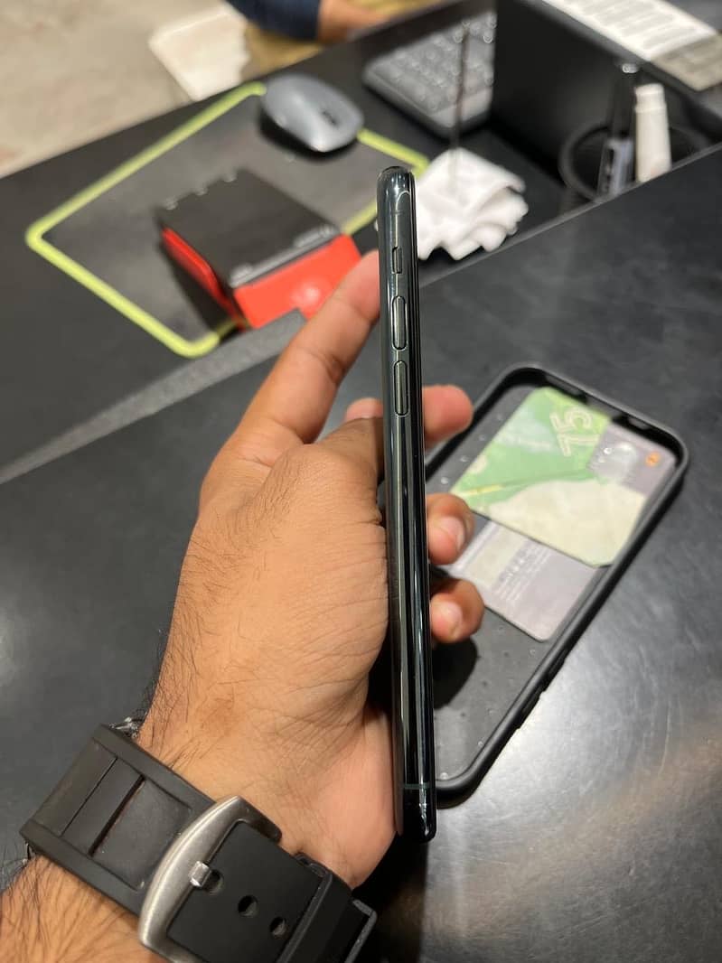 Apple iPhone 11 Pro 3