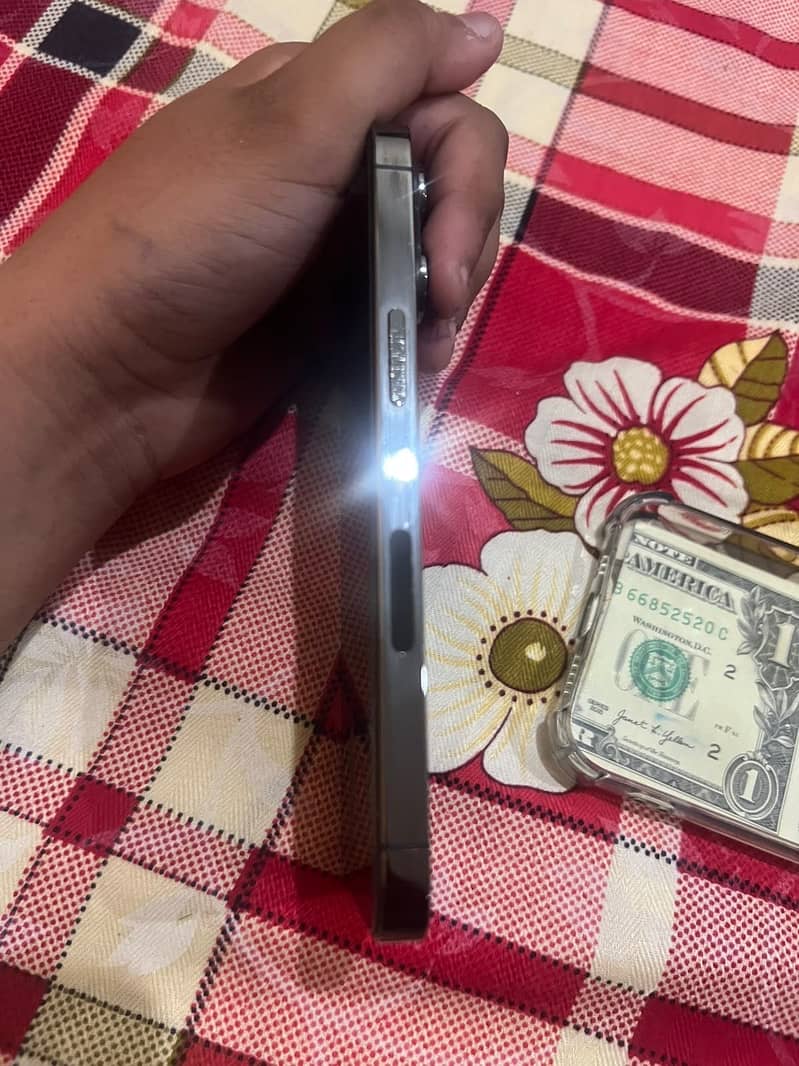 Apple iPhone 13 Pro 1