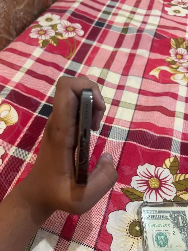 Apple iPhone 13 Pro 2