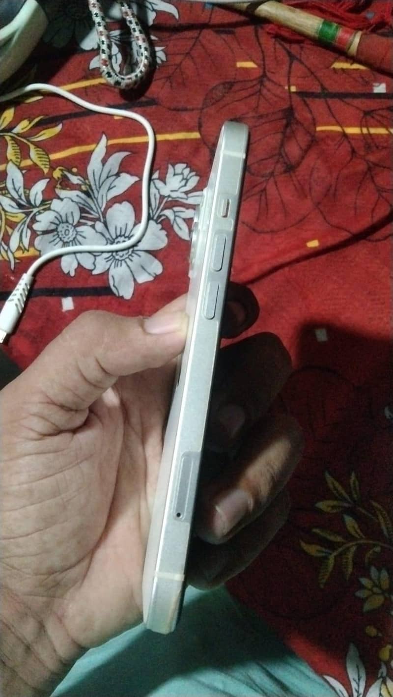 Apple iPhone 13 1