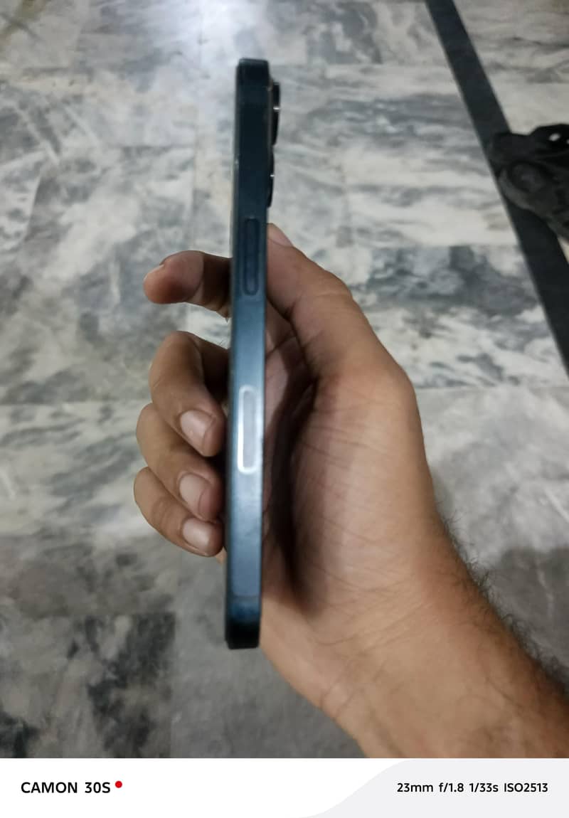 Apple iPhone 13 4