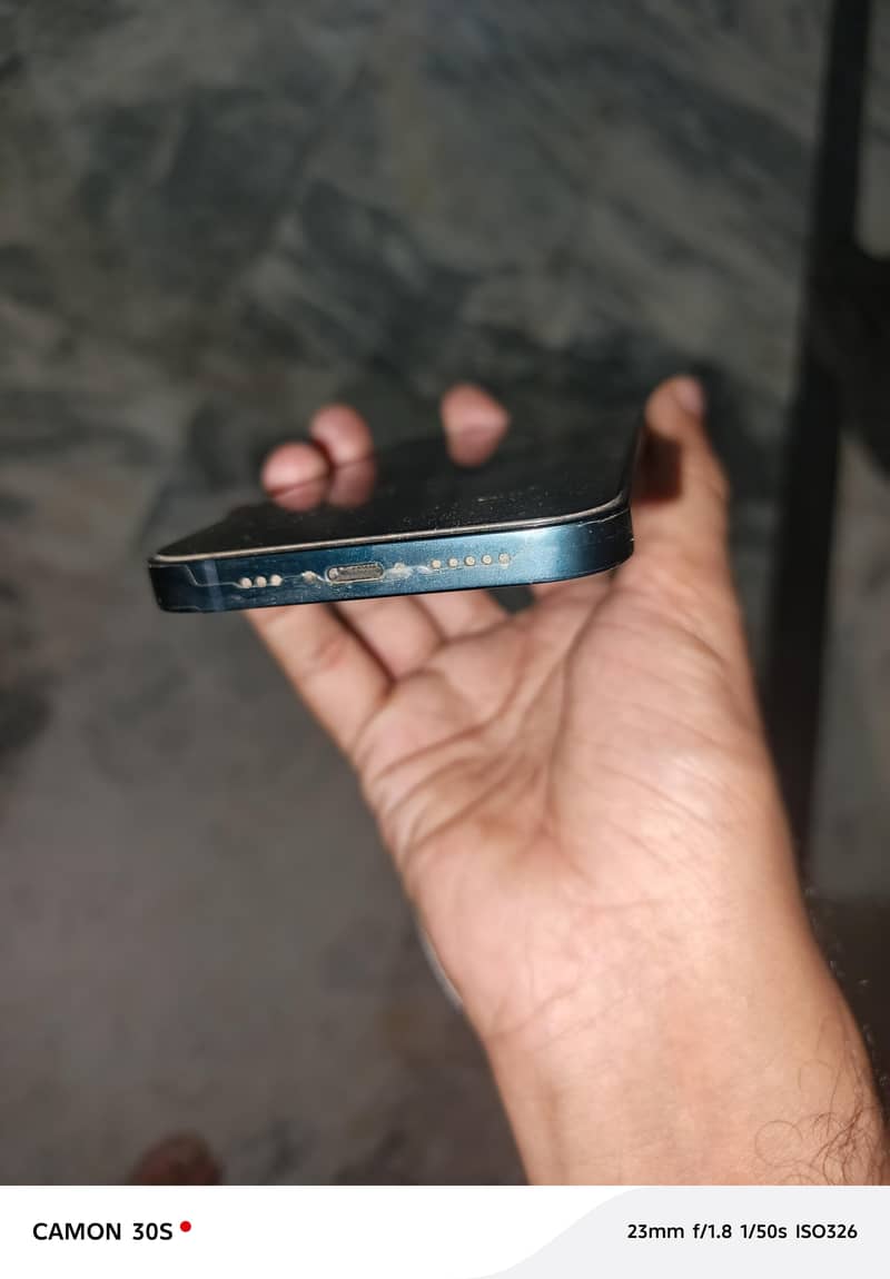 Apple iPhone 13 5