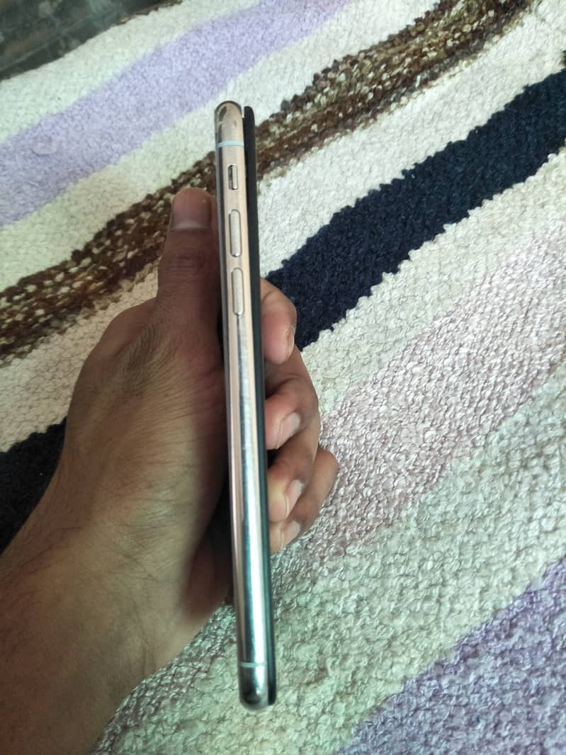 Apple iPhone X 3