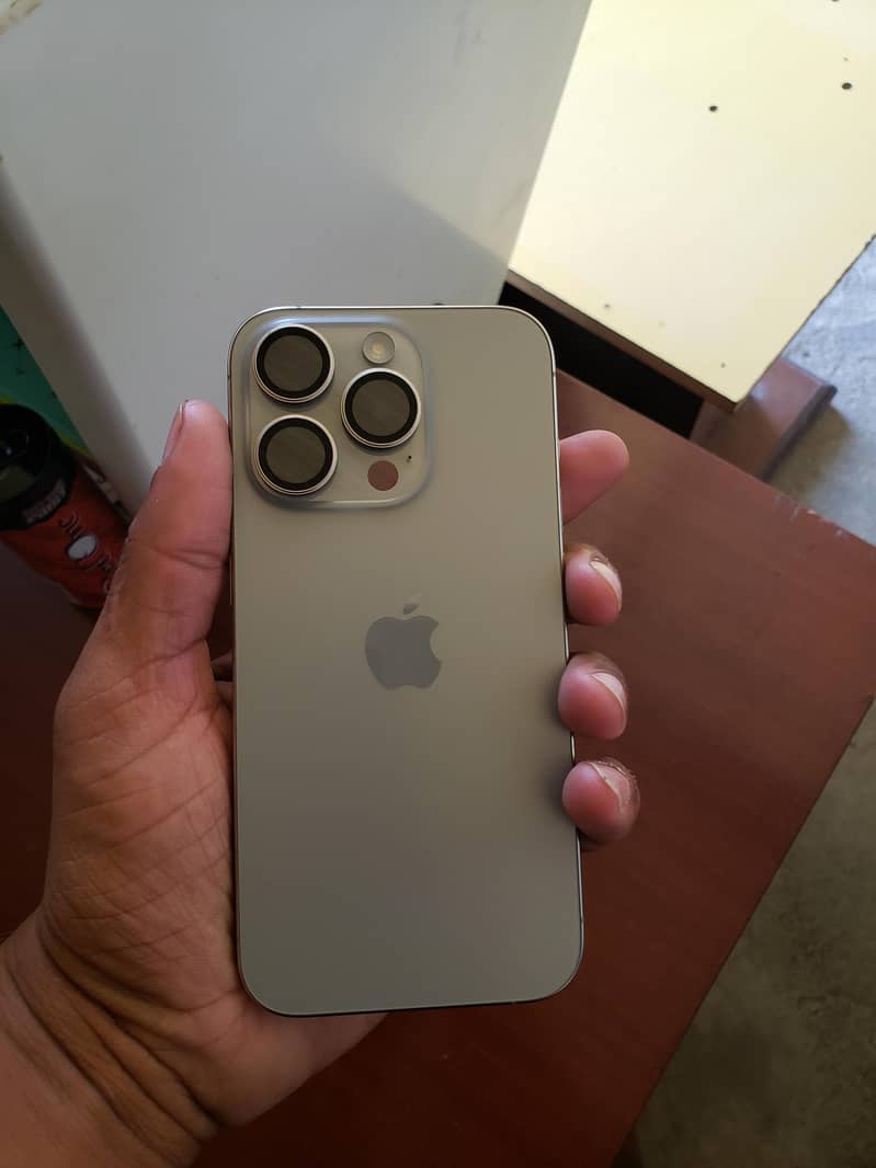 Apple iPhone 15 Pro 0