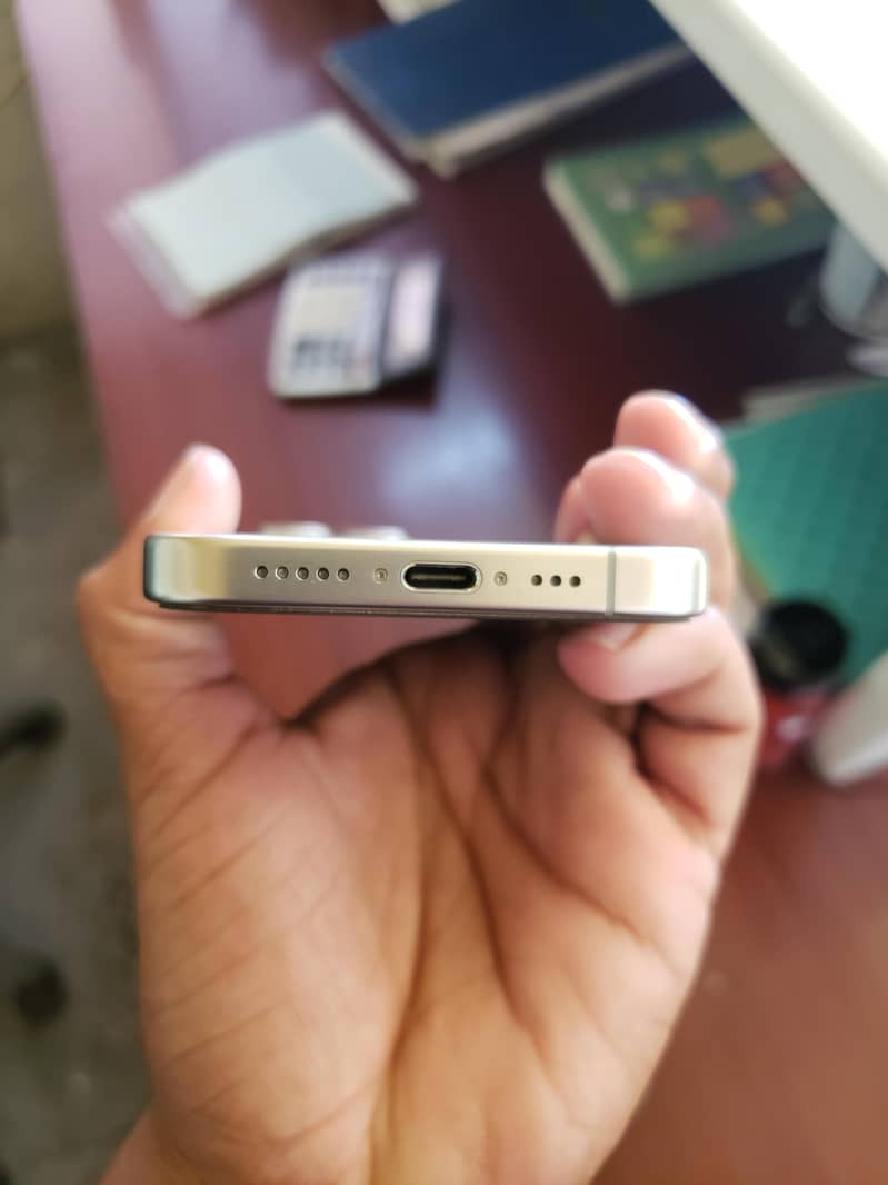 Apple iPhone 15 Pro 2