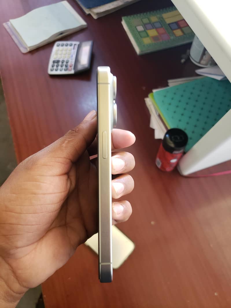 Apple iPhone 15 Pro 3