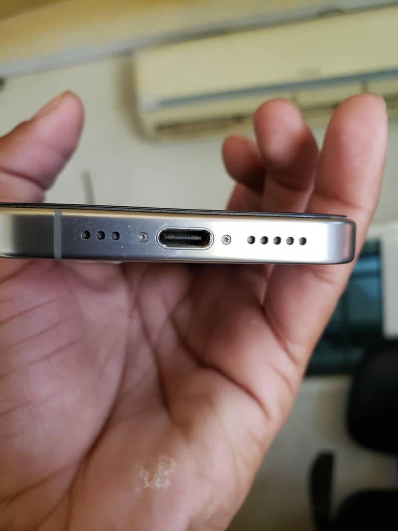 Apple iPhone 15 Pro 9