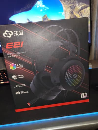 E21 Headphones Wired