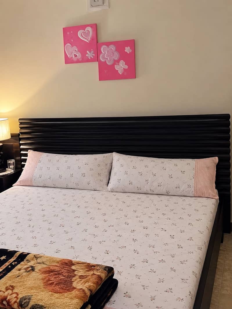 Bed with 2 side tables and dressing table 1
