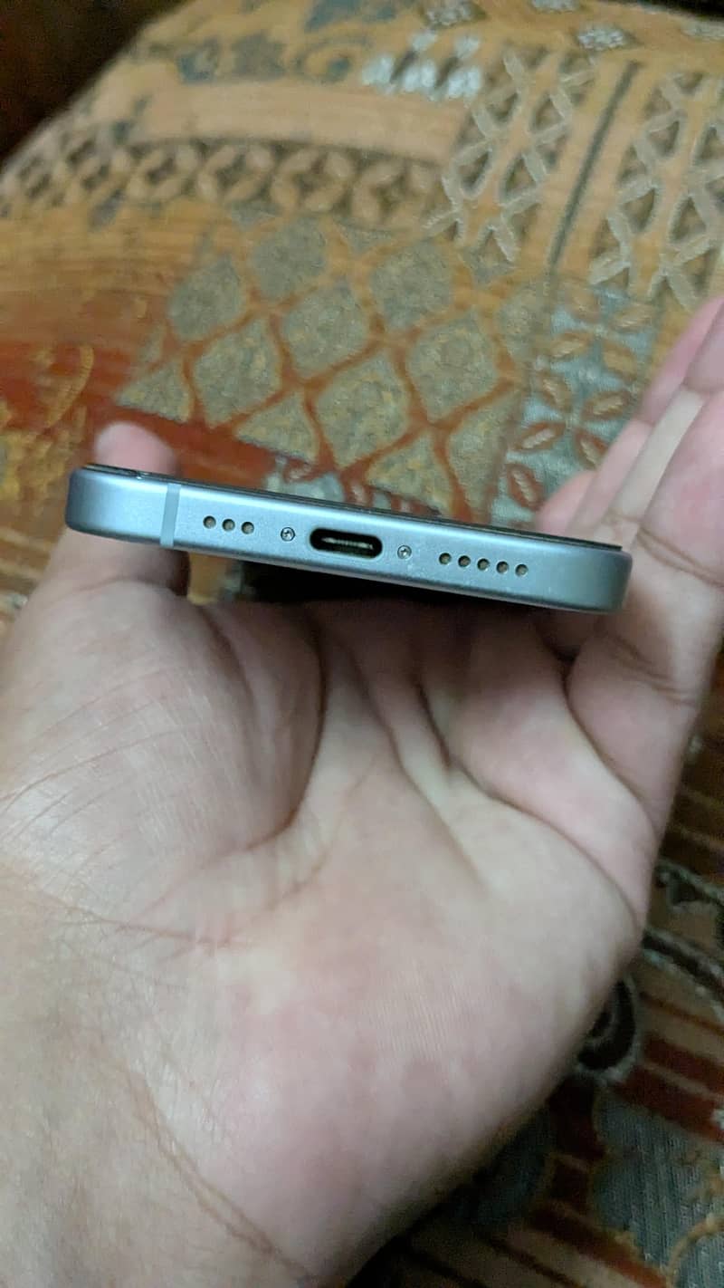 Apple iPhone 12 4