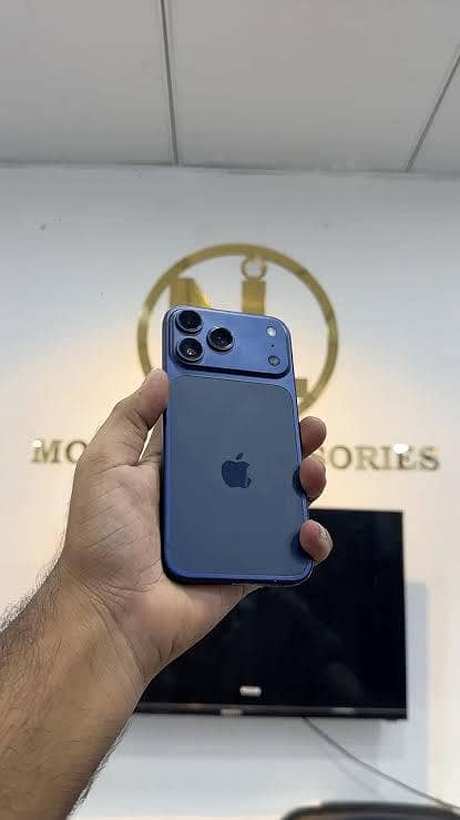Apple iPhone 17 pro max 1