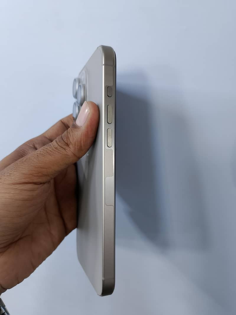 Apple iPhone 15 Pro Max 3