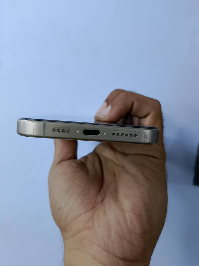Apple iPhone 15 Pro Max 5