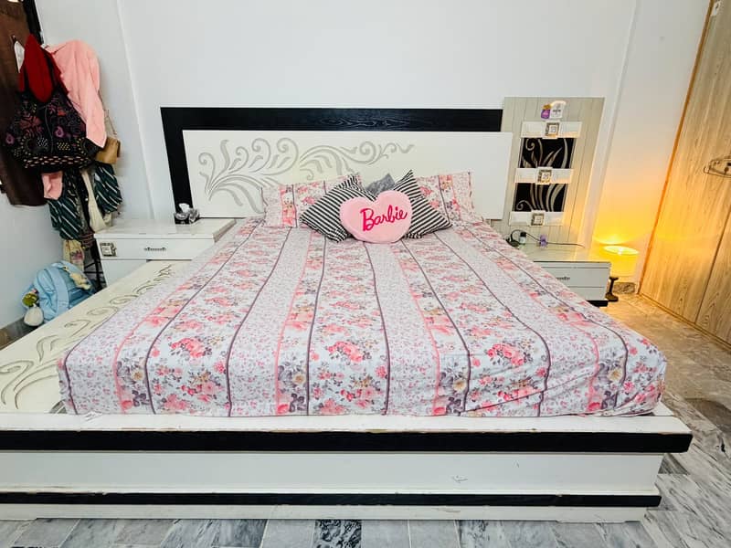 Luxury Bed and Dressing Table 1