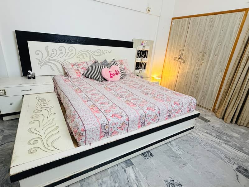Luxury Bed and Dressing Table 4