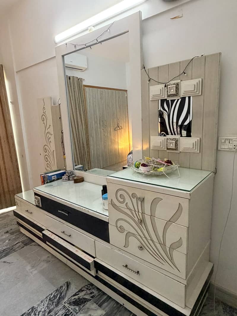Luxury Bed and Dressing Table 5