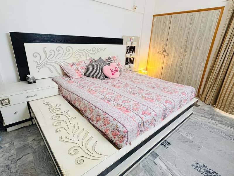 Luxury Bed and Dressing Table 6