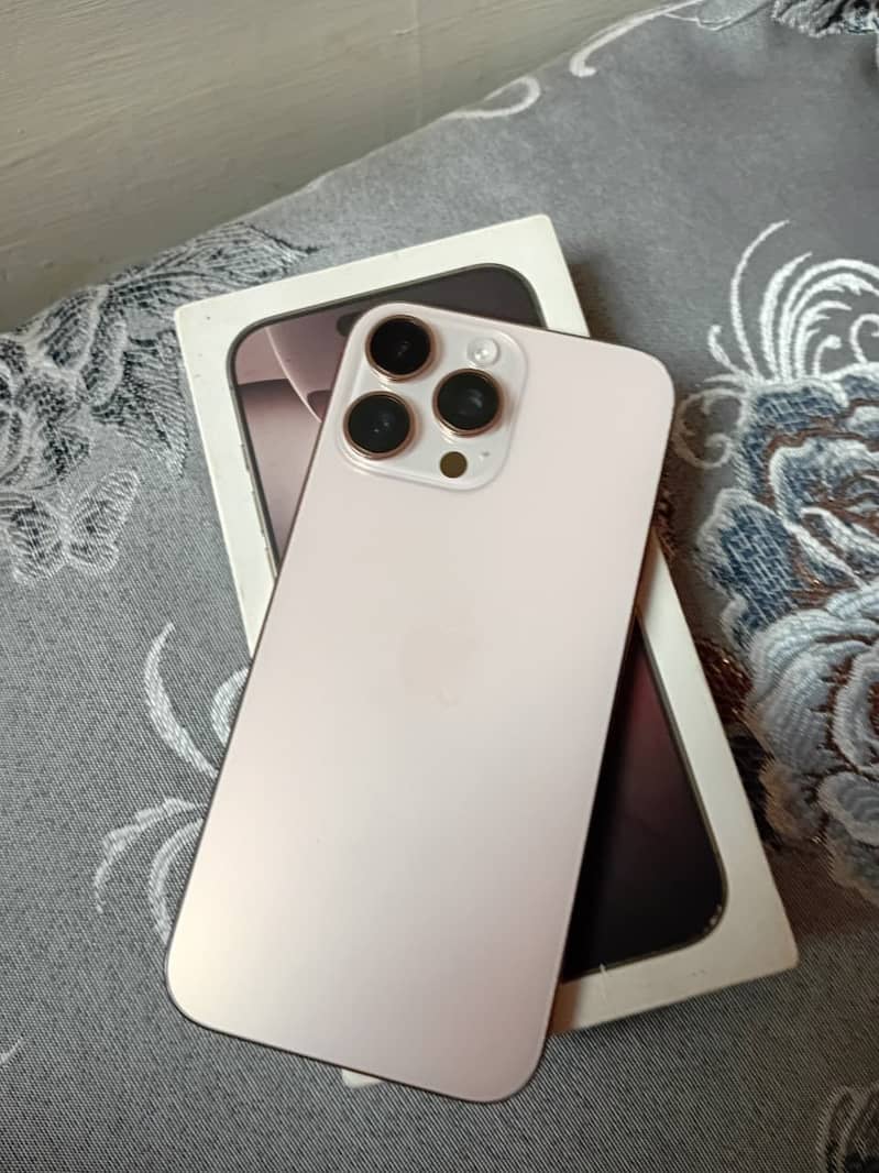 Apple iPhone 16 Pro Max 1